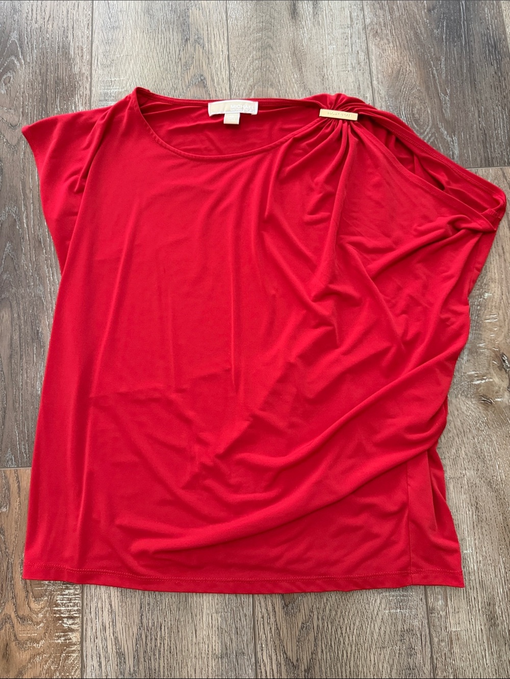 ❣️5/$25❣️Michael Kors Red Draped One-Shoulder Short Sleeve Top